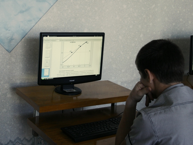 На Краснодонщине благодаря Владимиру Медянику продолжается компьютеризация школ