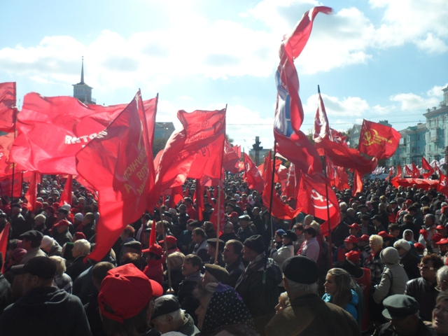 Митинг с участием Петра Симоненко прошел в Луганске под аккомпанемент Радикальной партии Ляшко фото видео