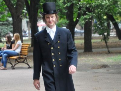 Пушкин в свой день рождения возложил цветы к памятнику Шевченко фото