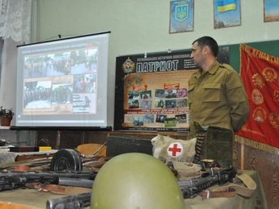 Луганские поисковики провели урок Памяти для лицеистов фото