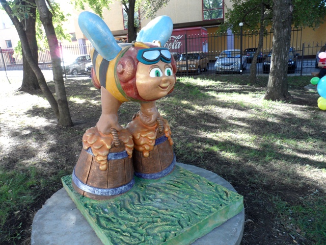 В Луганске открыли парк скульптур сказочных персонажей фото видео