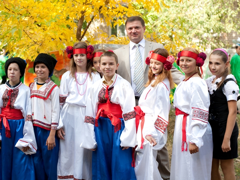 Владимир Медяник поздравил жителей Молодогвардейска с Днем города