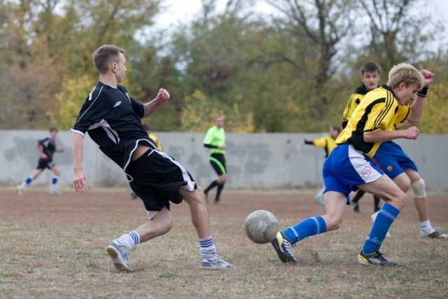 На турнире по футболу на Кубок Владимира Медяника на поле вышли следующие команды