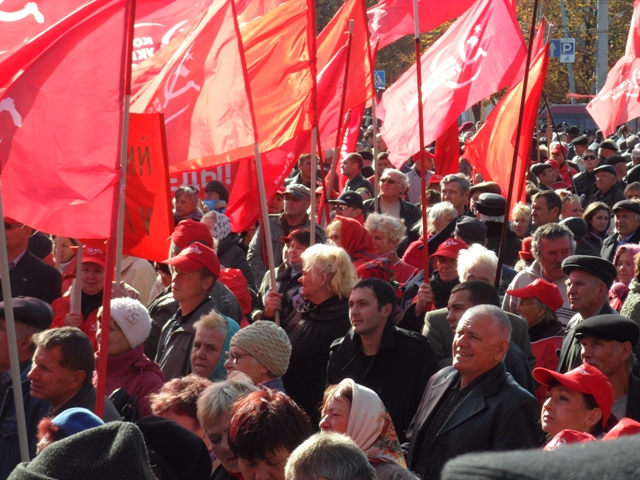 Митинг с участием Петра Симоненко прошел в Луганске под аккомпанемент Радикальной партии Ляшко фото видео