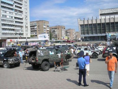 Покататься в грязи починить машину испытать себя и получить удовольствие на Донбасстрофи фото видео