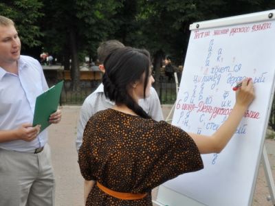 Пушкин в свой день рождения возложил цветы к памятнику Шевченко фото