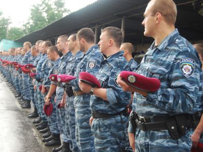 В Луганске испытывали бойцов Беркута