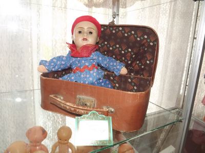 В Луганске открылась наивная выставка кукол