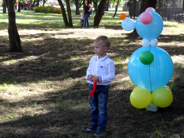 В Луганске открыли парк скульптур сказочных персонажей фото видео