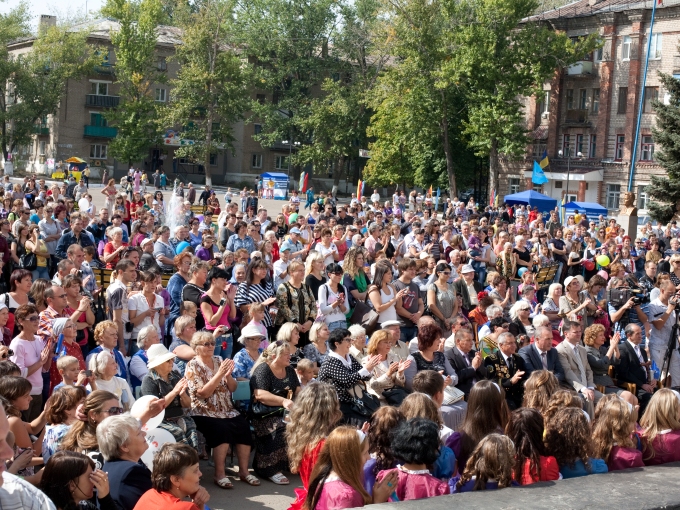Владимир Медяник поздравил жителей Молодогвардейска с Днем города