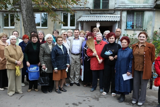 При содействии Владимира Медяника на квартале Шевченко состоялся субботник с музыкой