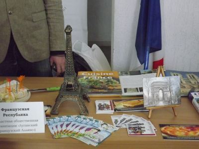 Луганские студенты предложили отведать борща и станцевать лезгинку фото видео