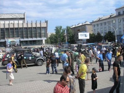 Покататься в грязи починить машину испытать себя и получить удовольствие на Донбасстрофи фото видео