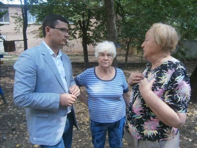 Благодаря Сергею Петракову во дворах луганчан стало уютнее фото