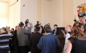 Активистами, которые сорвали сессию Луганского горсовета, занялась прокуратура