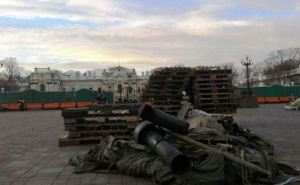 Как Евромайдан и Антимайдан мусор не поделили. Кто на самом деле убирал в Мариинском парке?