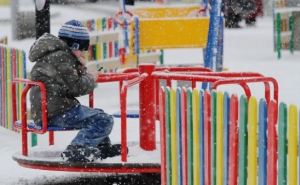 Во время лютых морозов ГАИ города Луганска призывает не забывать о детях