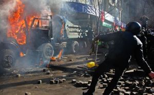 25 человек погибли во время столкновений в Киеве