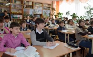 Тишина и порядок. Транспорт, школы и больницы Луганска работают без сбоев