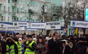 Митинг против гражданской войны проходит в Луганске (фоторепортаж)