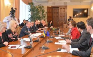 Представители Ассамблеи народов Луганщины встретились в Луганске с комиссаром ОБСЕ по делам национальностей.