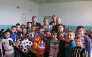 Народный депутат Медяник оказал помощь юным спортсменам поселка Краснодон