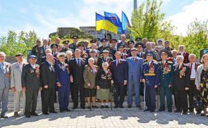 В Луганске стартовали торжественные мероприятия ко Дню Победы (фото)