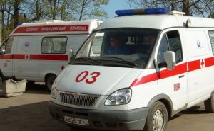 В Луганске от здания СБУ госпитализировали мужчину с огнестрельными ранениями