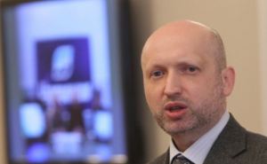 Турчинов требует у силовиков пояснений относительно выезда Болотова в Россию