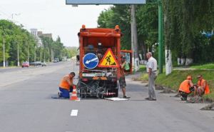 Ремонт дорог в Луганске набирает обороты (фото)