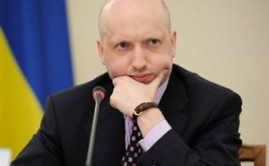 Турчинов поручил рассмотреть вопрос о военном положении в Луганской и Донецкой областях