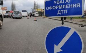 В Луганской области столкнулись две машины. Среди погибших — ребенок, еще двое получили травмы
