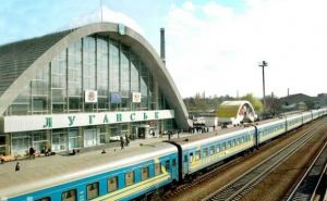 Поезд «Луганск-Киев» пришел с опозданием из-за поврежденного железнодорожного полотна