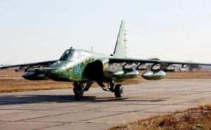 Российский военный самолет сбил украинский Су-25 в небе над Донбассом. — Минобороны