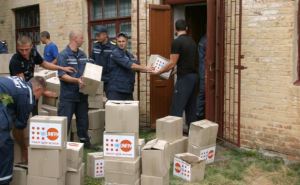 Переселенцам из Донбасса раздали более 5 тысяч гигиенических наборов (видео)