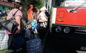 Заявления об обстрелах на Луганщине, которых не было, подталкивают людей снова браться за чемоданы и обогащают нелегальных перевозчиков. — Активисты