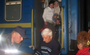 В Киеве продолжают встречать переселенцев из Донецкой и Луганской областей