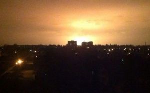 Вечером в Донецке местные жители зафиксировали мощный взрыв (видео)