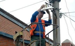 В Луганске ремонтируют наружное освещение