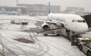 Как работают аэропорты Украины в связи с погодными условиями?