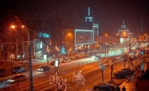 В Луганске демонтируют праздничную иллюминацию