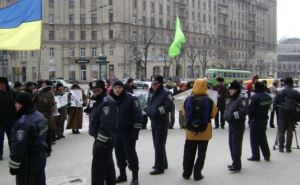 Активисты пикетируют Харьковский горсовет