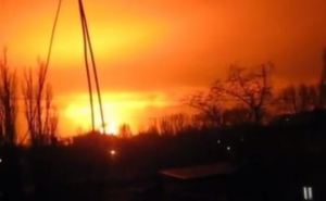 Мощный взрыв в Донецке: видео с камеры наблюдения