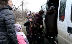 Эвакуация под обстрелом: как волонтеры помогают выехать из Станицы Луганской