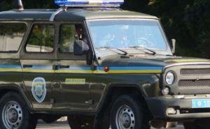 В Станице Луганской из автоматов расстреляли милицейскую машину