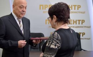 Луганские медики, работавшие под обстрелами в Счастье, получили государственные награды (фото)
