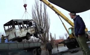 В Луганске сгорела маршрутка (видео)