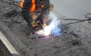 В Луганске продолжается ремонт дорог