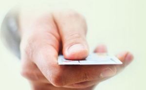 В ЛНР открывают зарплатные счета, но пока не вводят пластиковые карты