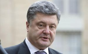 Порошенко создал группу по координации возвращения в Украину денег чиновников, «полученных преступным путем»